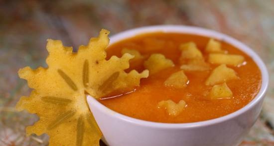 Semolina porridge on carrot juice with persimmon