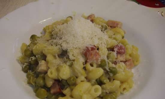المعكرونة مع البازلاء الخضراء ولحم الصدر (Pasta piselli con pancetta e panna) في Steba DD2 multicooker