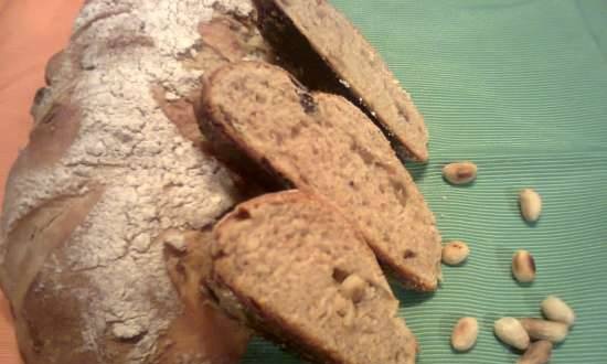 Polish bread with raisins and nuts