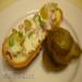 Barchette di crema pasticcera ripiene di aringhe, cetrioli sottaceto e patate (salumificio Smile 3633)