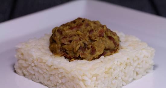 Ryż z sosem fasolowym