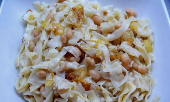 Lakasha bakla (Homemade noodles with beans)