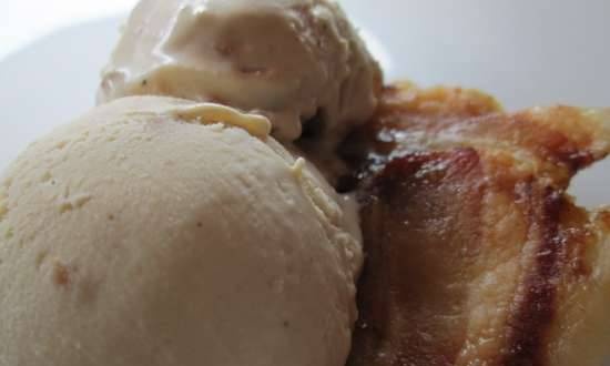 Ice cream with caramelized bacon for lunch