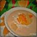 Zimna zupa kefirowa z suszonymi morelami i twarogiem