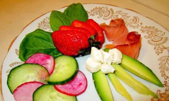 Salmon appetizer with vegetables, strawberries and melted cheese
