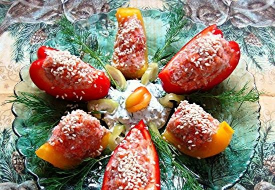 Peppers stuffed with vegetables with sour cream dip