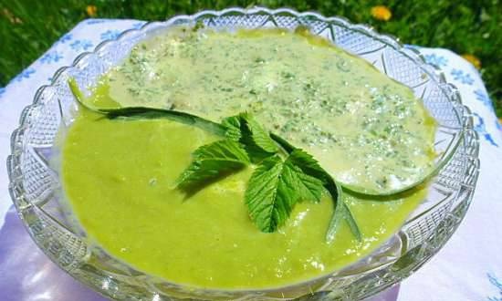 Creamy salad with asparagus and garden herbs