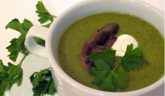 Cold creamy parsley and fennel soup with mushrooms