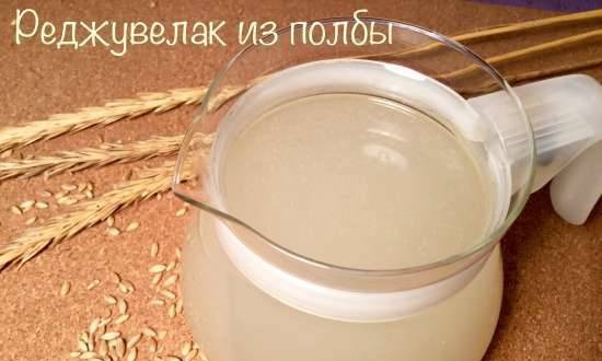 Spelled Rejuvelac - a healthy kvass drink made from naturally fermented wheat germ (Rejuvelac) for raw foodists