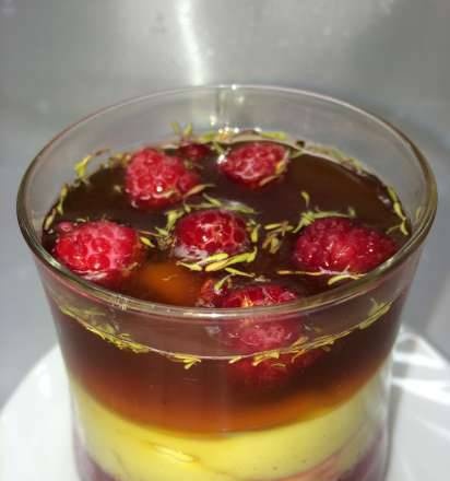 Vanilla cream with raspberries, honey and thyme