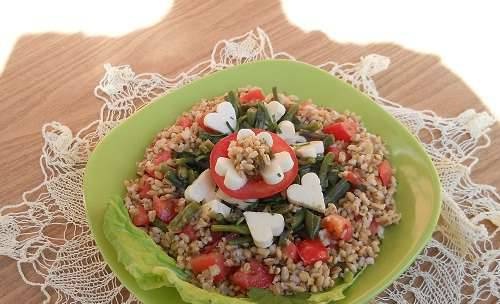 Warm oatmeal salad with kelp and asparagus beans - heart to help