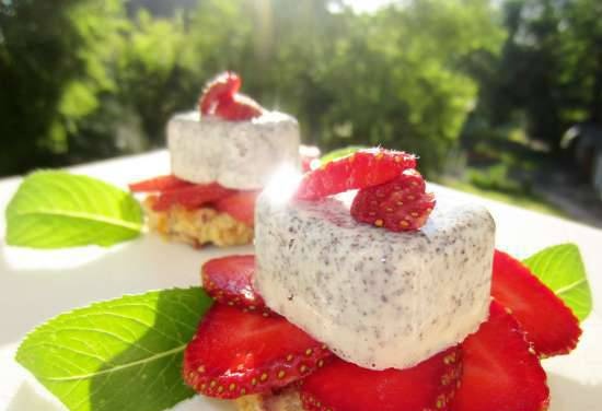 Lazy Stollen cakes with strawberries and poppy seed mousse