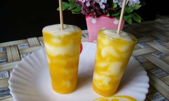 Helado de mármol de yogur y jugo de mango