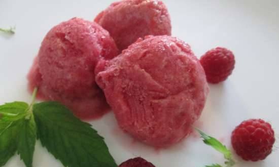 Ice cream with goat cheese and raspberries