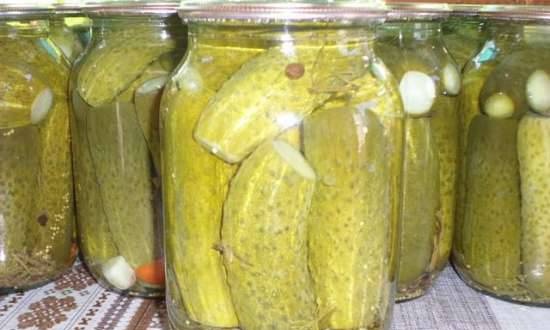 Crispy cucumbers in Bulgarian