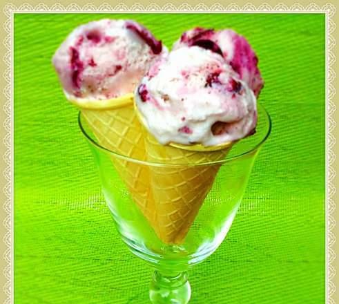 Cherry ice cream (very simple and quick)
