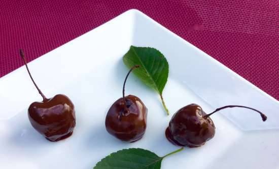 Cereza borracha (cereza) en chocolate para cócteles de verano