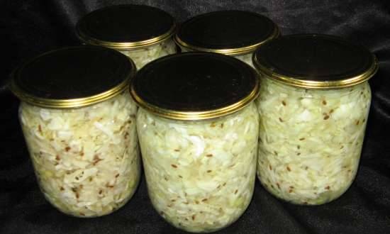 Pickled cabbage (with apples and caraway seeds)