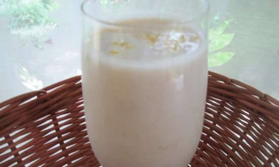 Lassi - frissítő dél-ázsiai italok (csokoládé és banán).
