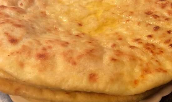 Torte ossete con patate, formaggio Adyghe e feta fatta in casa (pizzaiolo Princess 115000)