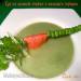 Zuppa fredda di piselli freschi e asparagi verdi con pesce rosso