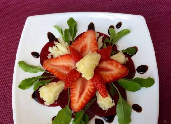 Roasted beetroot carpaccio with rucola, strawberries and cheese chips
