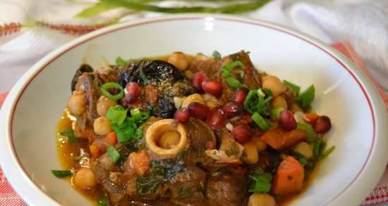 Tagine with lamb, chickpeas and prunes