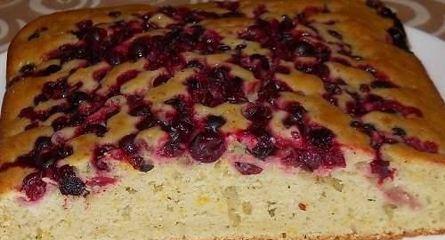 Bay leaf and berry pie