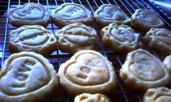 Butter cookies with orange zest in the Princess 115000 pizza maker