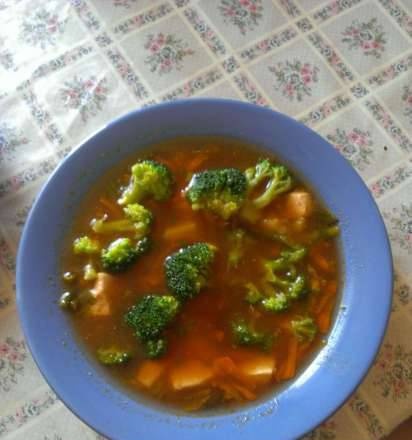 Tomato soup with broccoli and garlic arrows