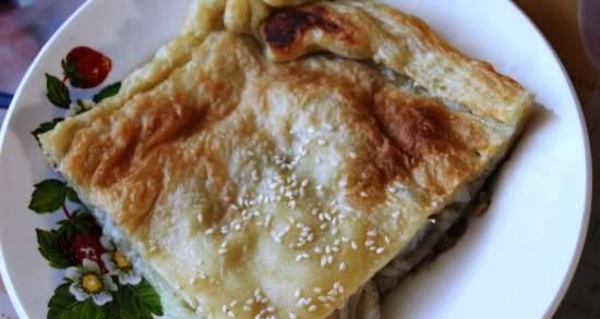 Puff pastry pie with pears and Dorblu cheese