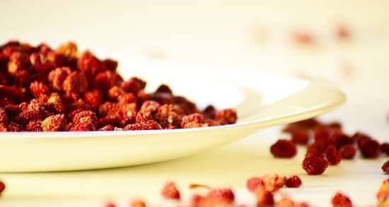 Drying berries for muesli, porridge, tea