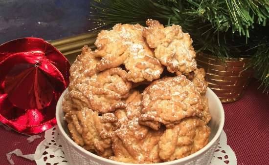 Cookies Worms with whole grain flour and walnuts (through a meat grinder)