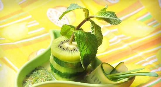 Mint salad with cucumber and kiwi