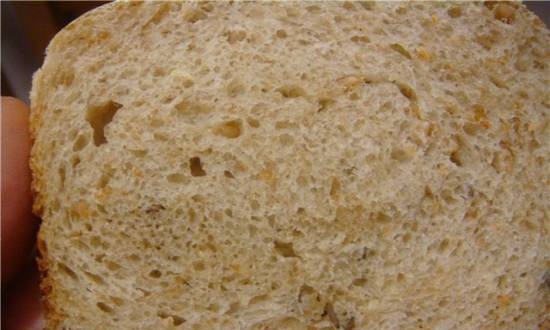 לחם חיטה העשוי מקמח כיתה 2 עם דגנים מפוזרים.