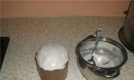 Nakładanie kremówki na ciasta wielkanocne i inne wyroby cukiernicze (klasa mistrzowska)