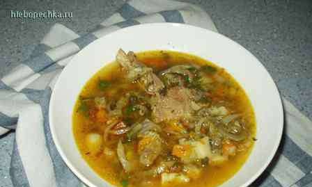 حساء الملفوف بلهجة قوقازية طفيفة في طباخ باناسونيك متعدد الوظائف