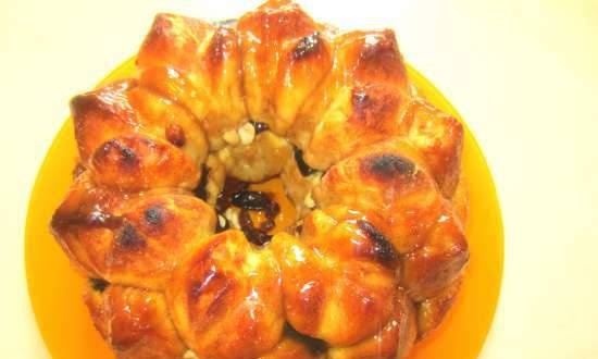 Monkey bread with toffee sauce, nuts and dried fruits