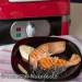 Trancio di salmone in una piastra per cialde GF-040 Waffle-Grill-Toast con tre pannelli rimovibili