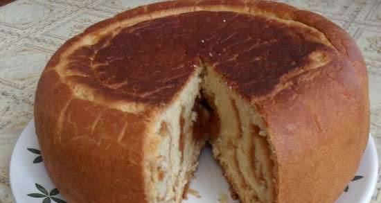 Groot broodje met jam in een multikoker Polaris 0507-D