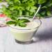 Avocadosoep met yoghurt en basilicum