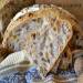 Pane a lievitazione naturale con noci e uvetta