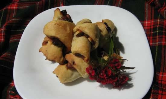 Cottage cheese bagels with jam and dried fruits