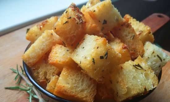 Luchtcroutons met knoflook en rozemarijn