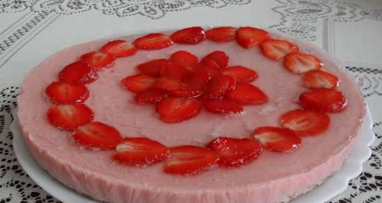Diet cake with yoghurt-strawberry soufflé