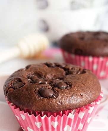 Light chocolate muffins with curd filling