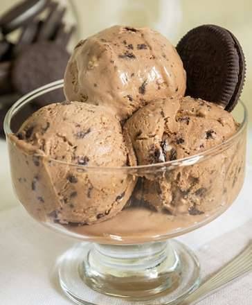 Chocolate ice cream with Oreo cookies and hazelnut praline