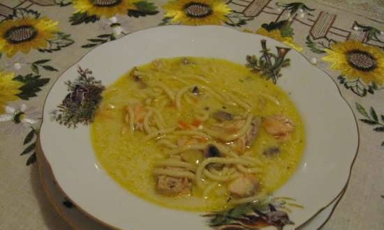Cheese soup with salmon, mushrooms and homemade noodles (gas panel)