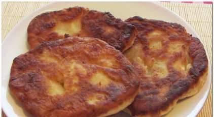 Langos Hongaarse of heerlijke aardappeldonuts