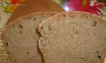 Wheat-rye bread with mayonnaise dressing.